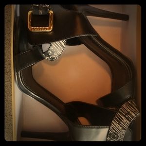 Guess black and white heels